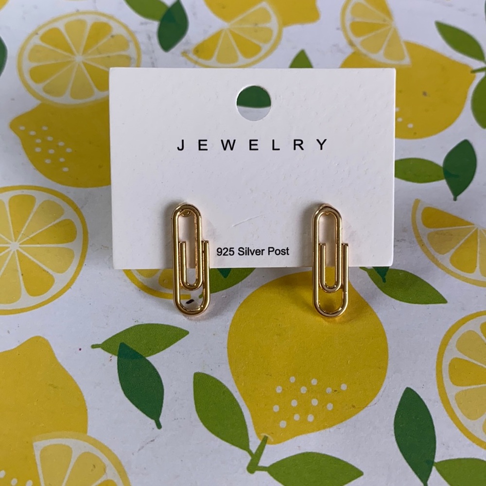 🍓 NWT Gold Paper Clip Stationery Stud Earrings